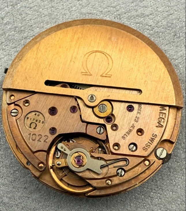 Calibre Omega 1022 automatique 23 rubis