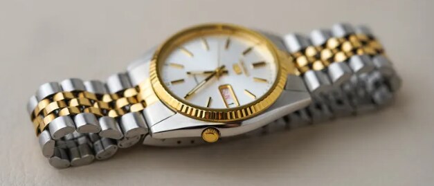 Seiko SNXJ90 portée par Christian Bale dans American Psycho