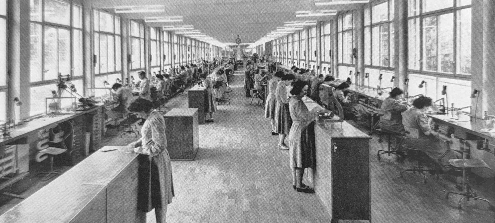 Atelier horloger suisse Juvenia années 1960 fabrication montres