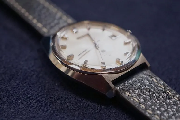 Kast van een Grand Seiko 6145 uit 1968 ontworpen door Taro Tanaka, scherpe kanten en gepolijste Zaratsu-facetten